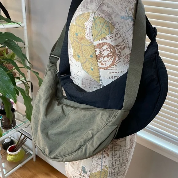 Uniqlo round mini shoulder crossbody bag - you pick the color - Picture 3 of 6